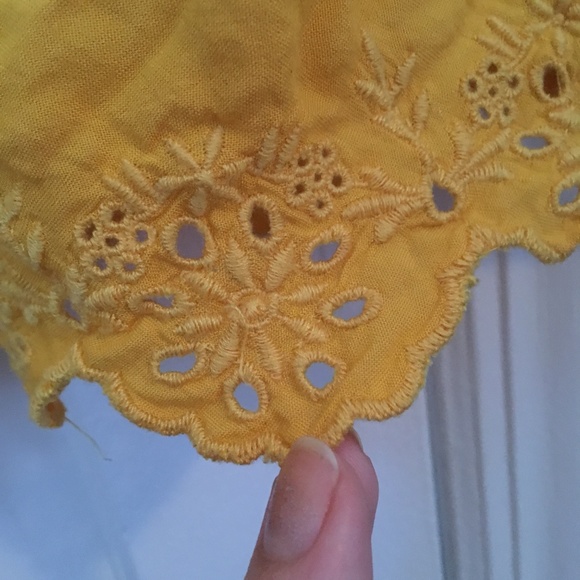 Yellow Sleeveless Crop Top - Picture 3 of 5